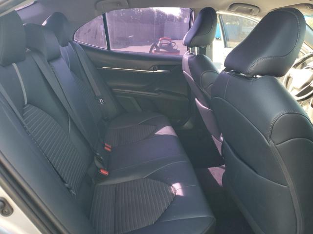 4T1B11HK1JU628513 - 2018 TOYOTA CAMRY L SILVER photo 10