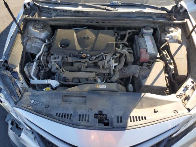 4T1B11HK1JU628513 - 2018 TOYOTA CAMRY L SILVER photo 11