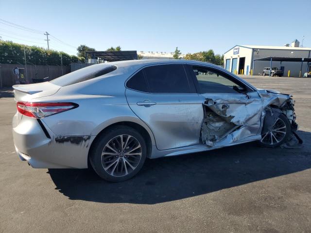 4T1B11HK1JU628513 - 2018 TOYOTA CAMRY L SILVER photo 3