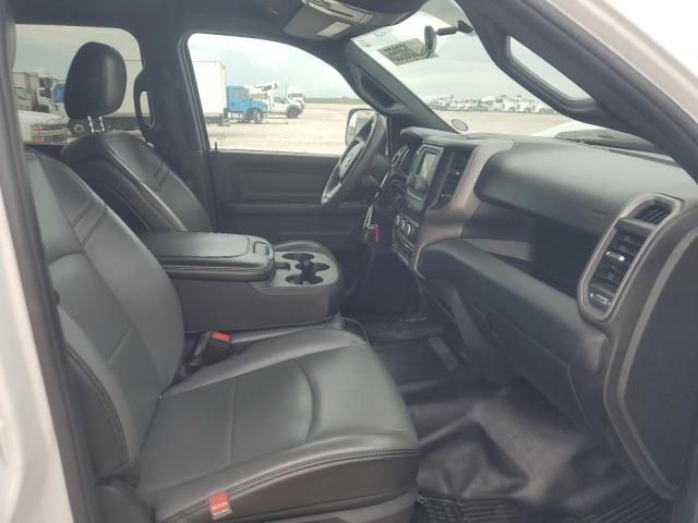 3C7WRNEL6MG640072 - 2021 RAM 5500 WHITE photo 5