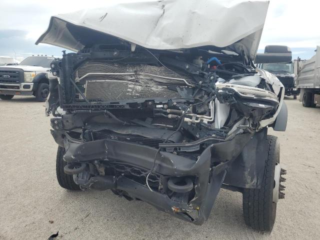 3C7WRNEL6MG640072 - 2021 RAM 5500 WHITE photo 9