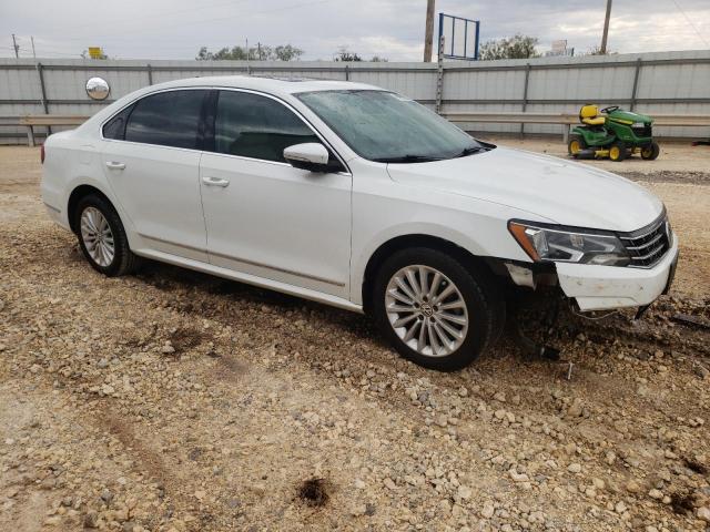 1VWBT7A39HC026797 - 2017 VOLKSWAGEN PASSAT SE WHITE photo 4