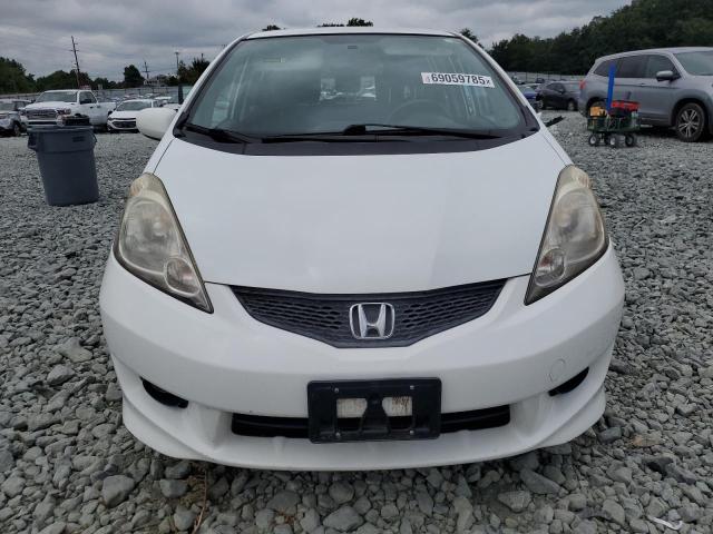 JHMGE8H59BS000521 - 2011 HONDA FIT SPORT WHITE photo 5