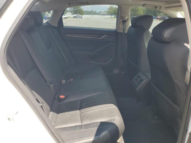 1HGCV2F96JA052682 - 2018 HONDA ACCORD TOURING WHITE photo 10