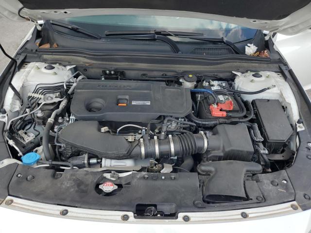 1HGCV2F96JA052682 - 2018 HONDA ACCORD TOURING WHITE photo 11