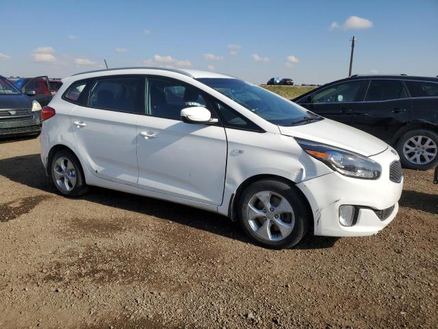 KNAHT8A3XG7163562 - 2016 KIA RONDO WHITE photo 4