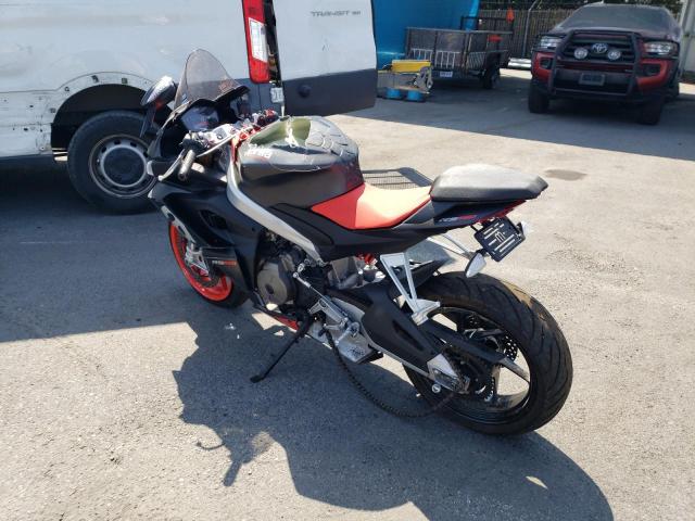 ZD4KSUG04NS000003 - 2022 APRILIA RS 660 TWO TONE photo 3