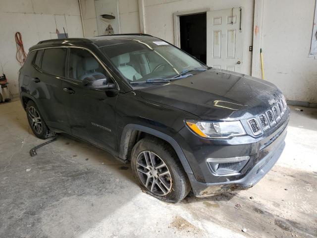 3C4NJCBB1KT668530 - 2019 JEEP COMPASS LATITUDE BLACK photo 4