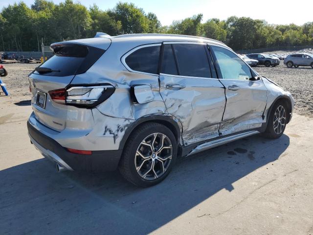 WBXJG9C0XM5S45593 - 2021 BMW X1 XDRIVE28I Серебристый фото 3