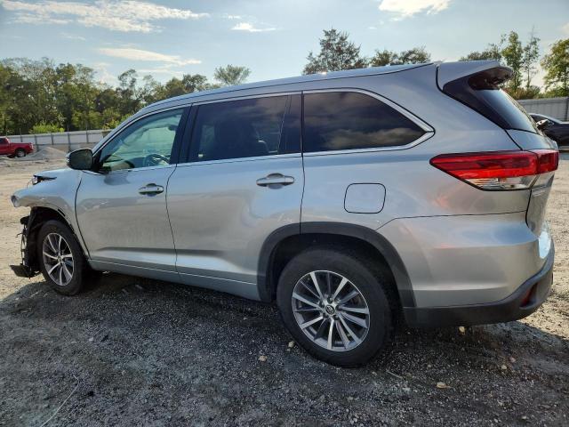 5TDKZRFH8JS532742 - 2018 TOYOTA HIGHLANDER SE ვერცხლისფერი ფოტო 2