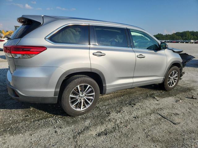 5TDKZRFH8JS532742 - 2018 TOYOTA HIGHLANDER SE ვერცხლისფერი ფოტო 3