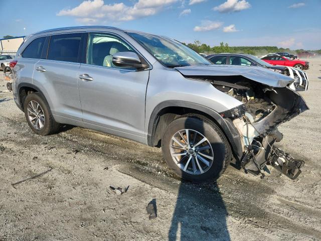 5TDKZRFH8JS532742 - 2018 TOYOTA HIGHLANDER SE ვერცხლისფერი ფოტო 4