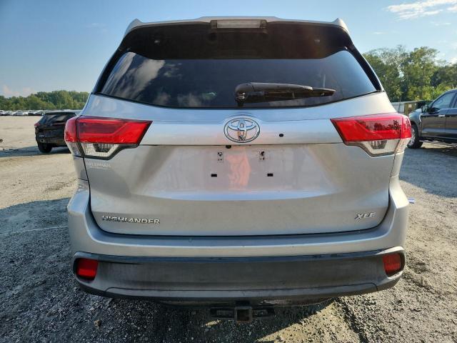 5TDKZRFH8JS532742 - 2018 TOYOTA HIGHLANDER SE ვერცხლისფერი ფოტო 6