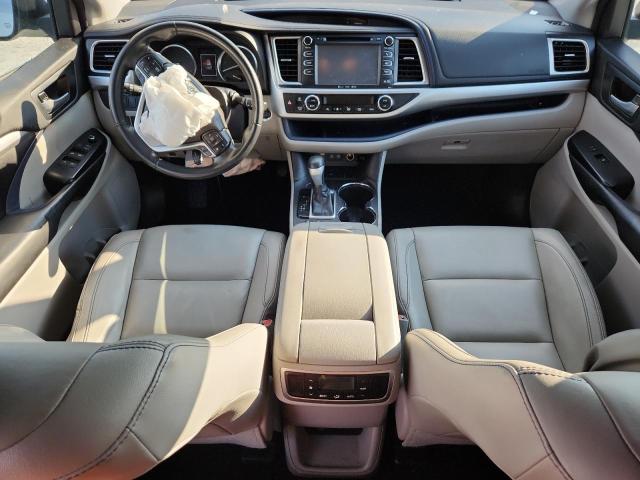 5TDKZRFH8JS532742 - 2018 TOYOTA HIGHLANDER SE ვერცხლისფერი ფოტო 8