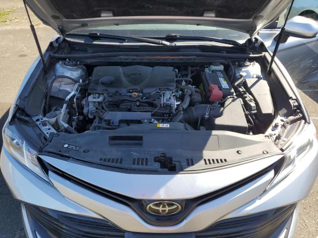 4T1B11HK3JU599113 - 2018 TOYOTA CAMRY L SILVER photo 11