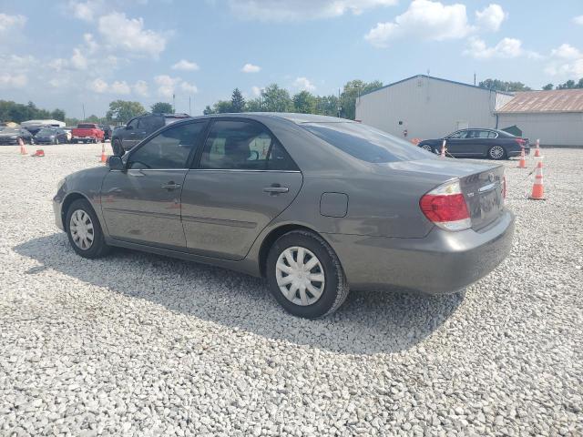 4T1BE32K45U558133 - 2005 TOYOTA CAMRY LE GRAY photo 2