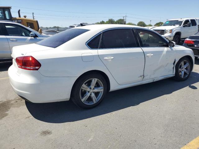 1VWAT7A33EC036460 - 2014 VOLKSWAGEN PASSAT S WHITE photo 3