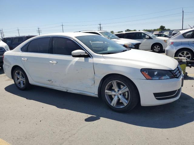 1VWAT7A33EC036460 - 2014 VOLKSWAGEN PASSAT S WHITE photo 4