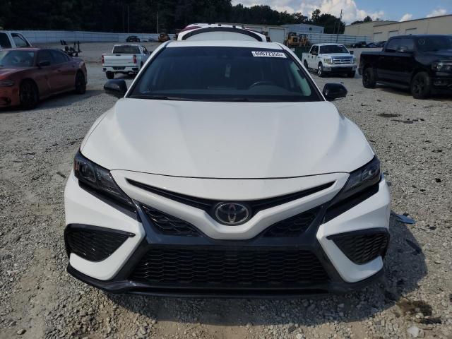 4T1G11AK4PU151357 - 2023 TOYOTA CAMRY SE NIGHT SHADE WHITE photo 5