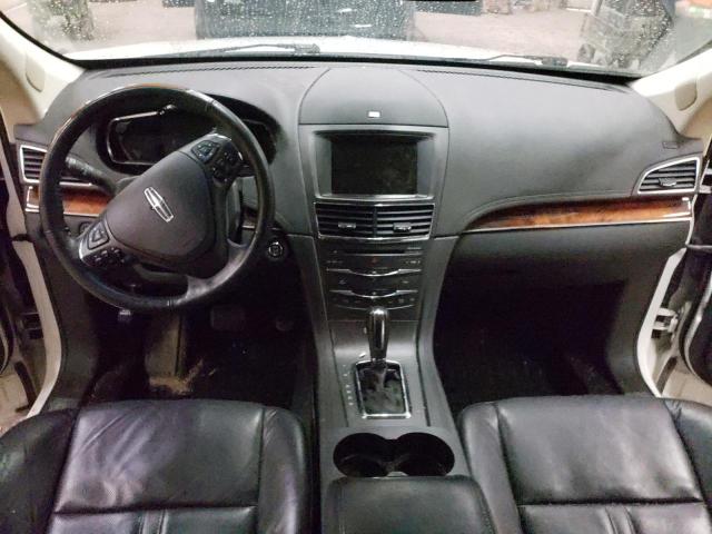 2LMHJ5AT0FBL00831 - 2015 LINCOLN MKT WHITE photo 8