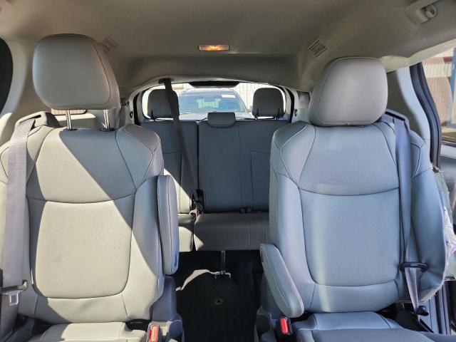 5TDJRKEC5RS211276 - 2024 TOYOTA SIENNA XLE SILVER photo 10