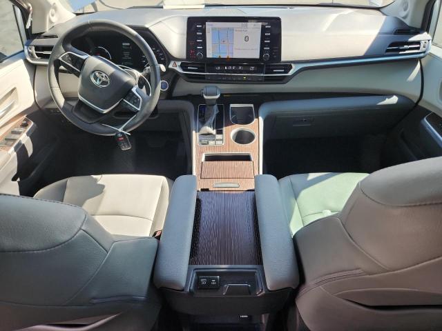 5TDJRKEC5RS211276 - 2024 TOYOTA SIENNA XLE SILVER photo 8