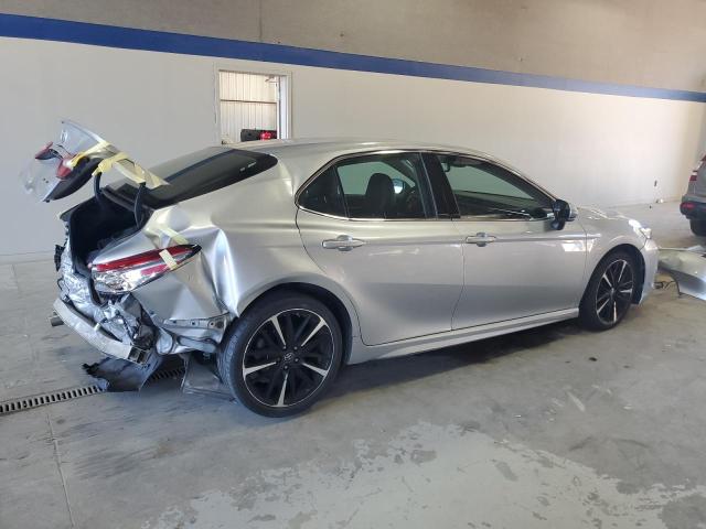 4T1B61HK3JU011969 - 2018 TOYOTA CAMRY XSE Plata foto 3