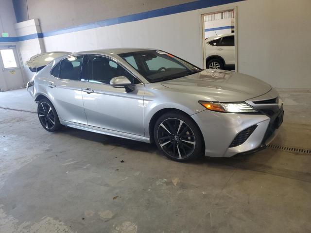 4T1B61HK3JU011969 - 2018 TOYOTA CAMRY XSE Plata foto 4