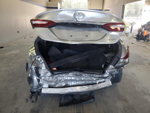 4T1B61HK3JU011969 - 2018 TOYOTA CAMRY XSE Plata foto 6