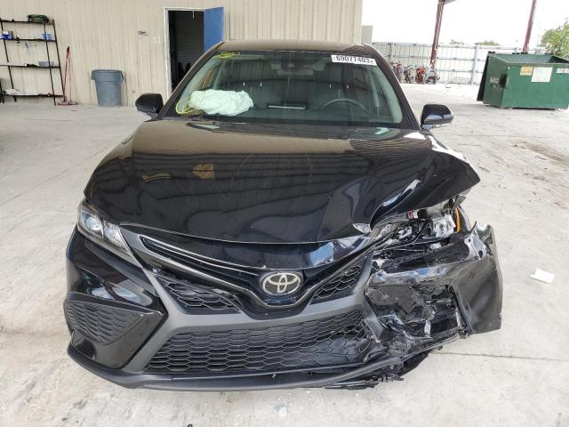 4T1G11AK8PU757888 - 2023 TOYOTA CAMRY SE NIGHT SHADE BLACK photo 5