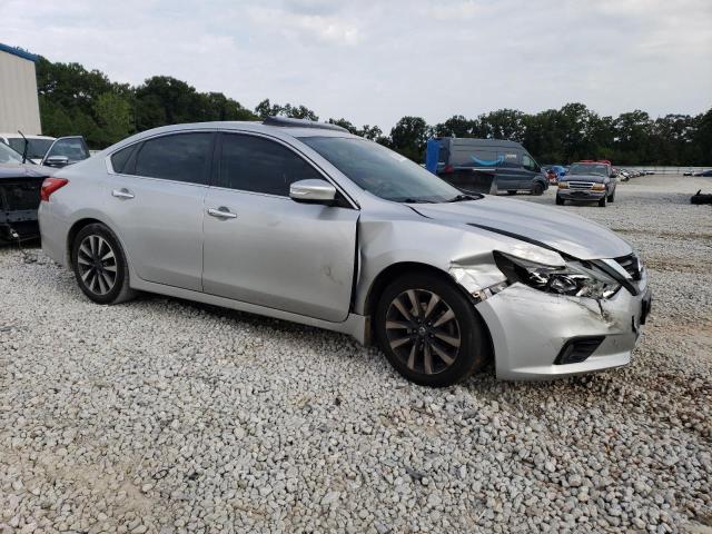 1N4AL3AP5HC214748 - 2017 NISSAN ALTIMA 2.5 SILVER photo 4