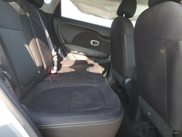 KNDJN2A2XJ7545066 - 2018 KIA SOUL SILVER photo 11