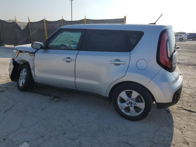 KNDJN2A2XJ7545066 - 2018 KIA SOUL SILVER photo 2