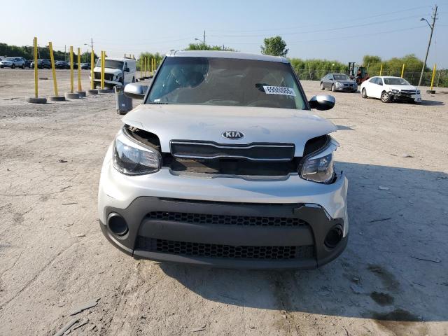 KNDJN2A2XJ7545066 - 2018 KIA SOUL SILVER photo 5