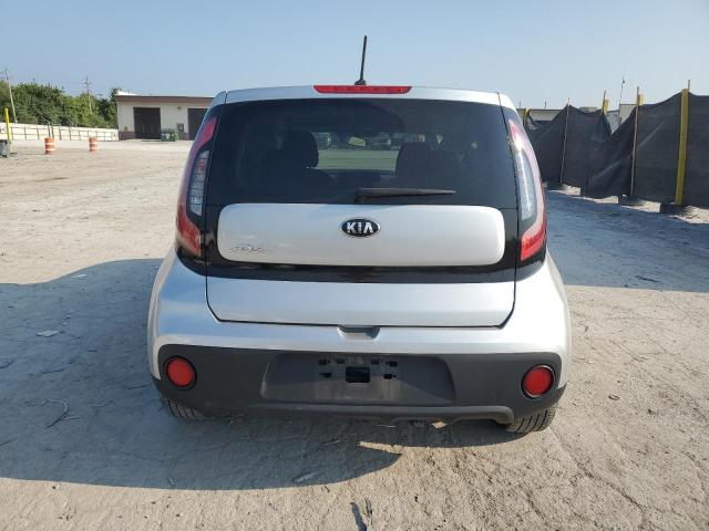 KNDJN2A2XJ7545066 - 2018 KIA SOUL SILVER photo 6