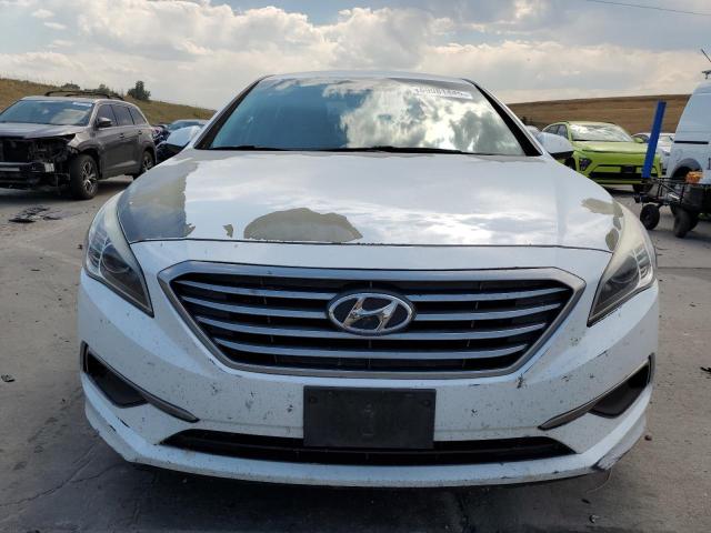 5NPE24AF5GH376376 - 2016 HYUNDAI SONATA SE WHITE photo 5