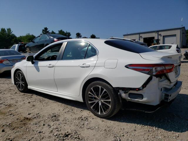 4T1B11HK3JU660055 - 2018 TOYOTA CAMRY L WHITE photo 2