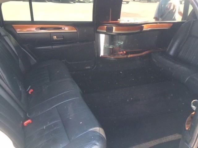 2L1FL8JW7AX602025 - 2010 LINCOLN TOWN CAR EXECUTIVE BLACK photo 6