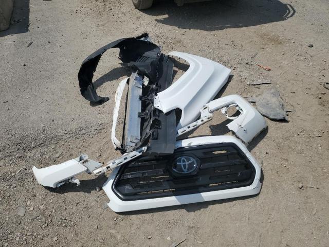 3TMCZ5AN1JM138199 - 2018 TOYOTA TACOMA DOUBLE CAB WHITE photo 12