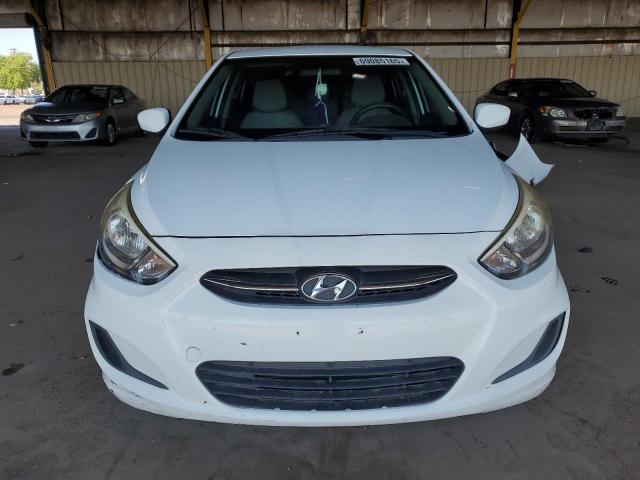 KMHCT4AE3GU965360 - 2016 HYUNDAI ACCENT SE თეთრი ფოტო 5