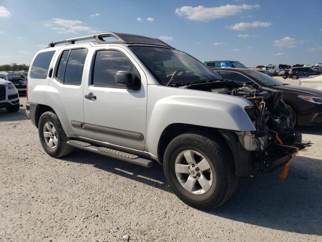 5N1AN0NU4DN826002 - 2013 NISSAN XTERRA X SILVER photo 4