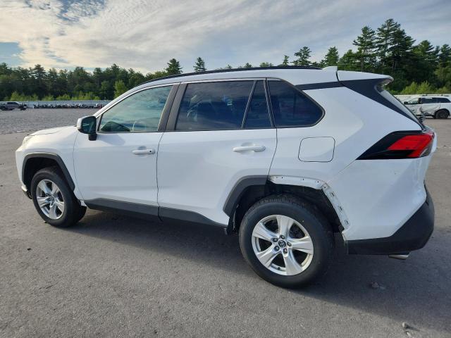 2T3P1RFV3LC136840 - 2020 TOYOTA RAV4 XLE WHITE photo 2