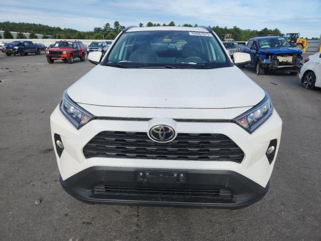 2T3P1RFV3LC136840 - 2020 TOYOTA RAV4 XLE WHITE photo 5