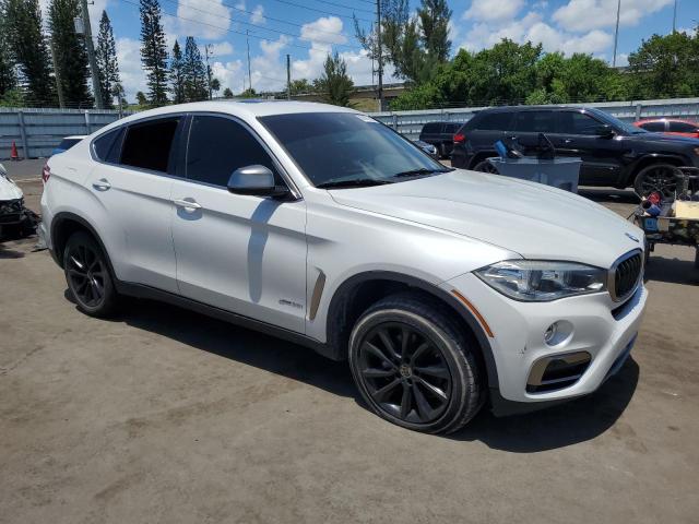 5UXKU2C5XJ0X48819 - 2018 BMW X6 XDRIVE35I WHITE photo 4