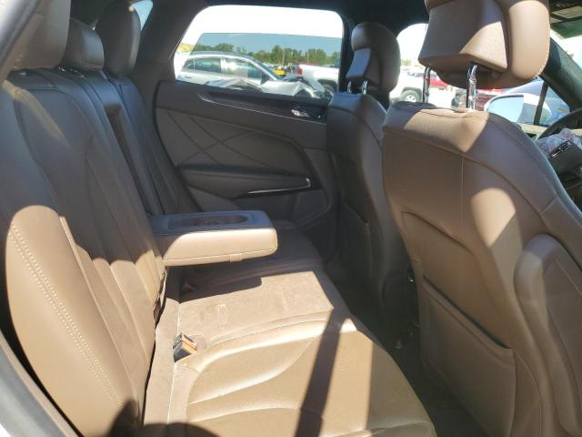 5LMCJ3D90HUL58068 - 2017 LINCOLN MKC RESERVE WHITE photo 10