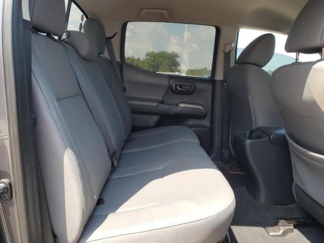 5TFAZ5CN7JX060896 - 2018 TOYOTA TACOMA DOUBLE CAB Szary zdjęcie 10
