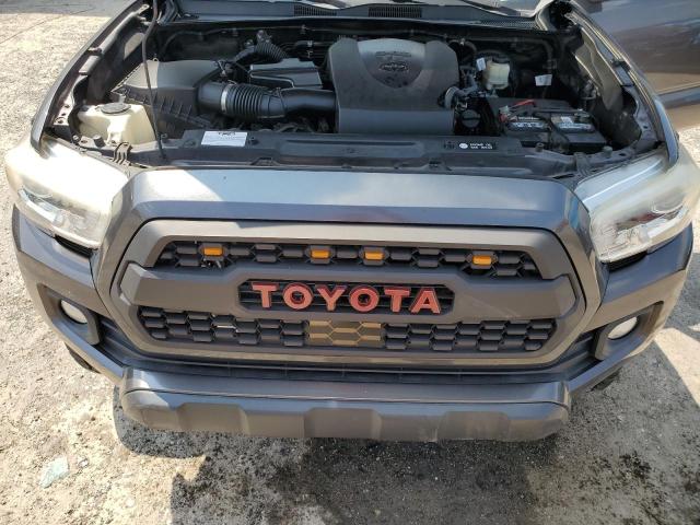 5TFAZ5CN7JX060896 - 2018 TOYOTA TACOMA DOUBLE CAB Szary zdjęcie 11
