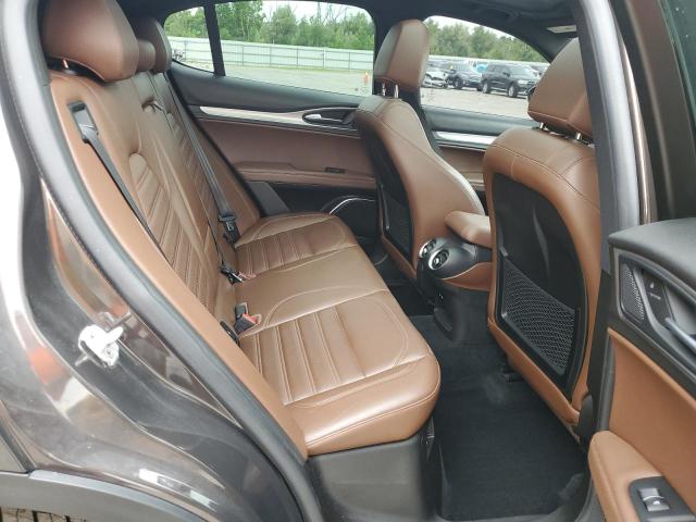 ZASFAKNN2J7C12339 - 2018 ALFA ROMEO STELVIO TI SPORT BROWN photo 11