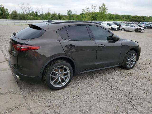 ZASFAKNN2J7C12339 - 2018 ALFA ROMEO STELVIO TI SPORT BROWN photo 3