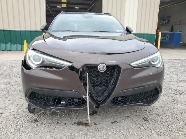 ZASFAKNN2J7C12339 - 2018 ALFA ROMEO STELVIO TI SPORT BROWN photo 5